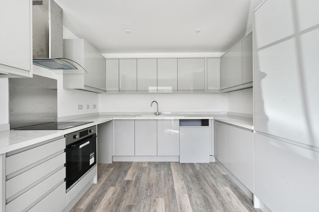 Property photo 1 of 9 Kitchen