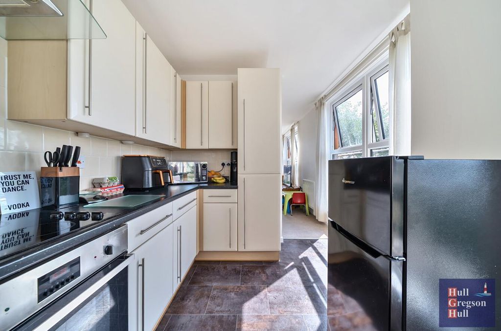 Property photo 2 of 16 0Fbe8Ccb-7841-40B8-9Cef-E452c8Eae8F7.Jpg