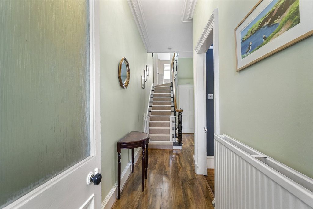 Property photo 3 of 36 Mile-End Avenue
