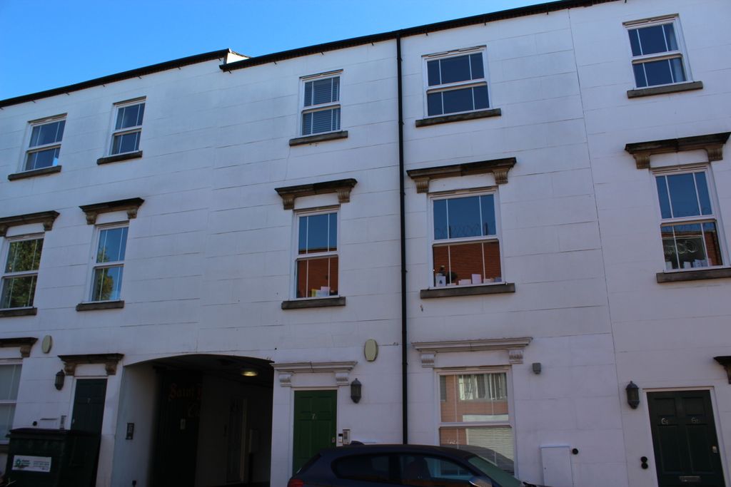 2 bed town house to rent Brookfields