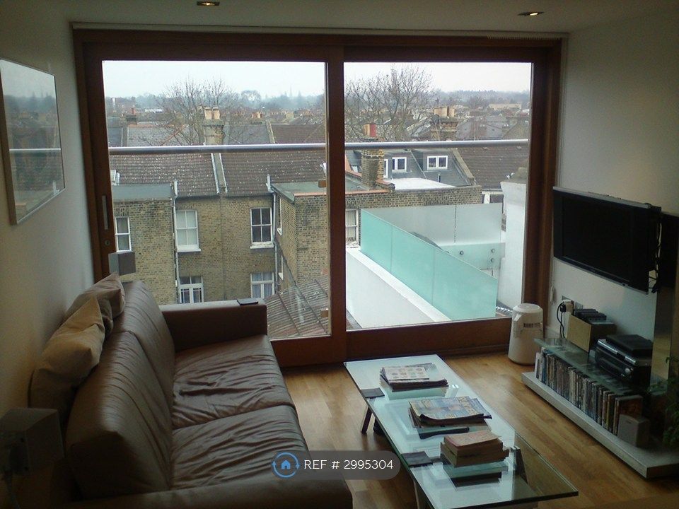 Property photo 3 of 8 Lounge Area