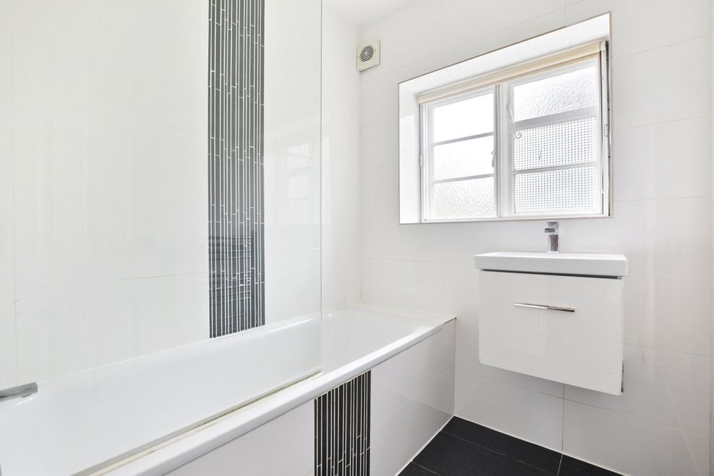 Property photo 3 of 4 Bath