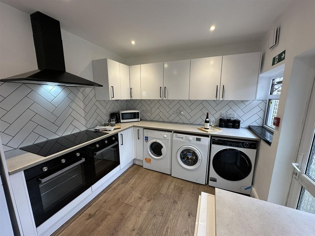 Property photo 2 of 13 Kitchen