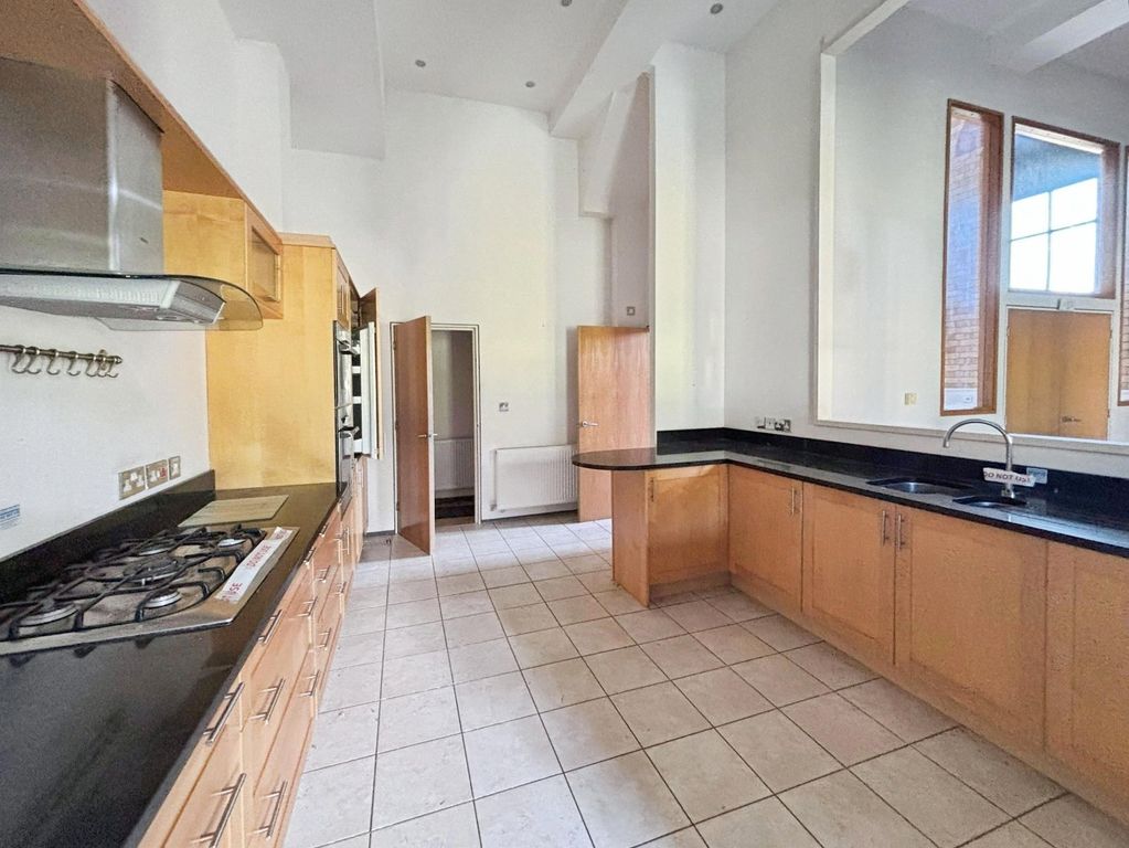 Property photo 2 of 23 Kitchen