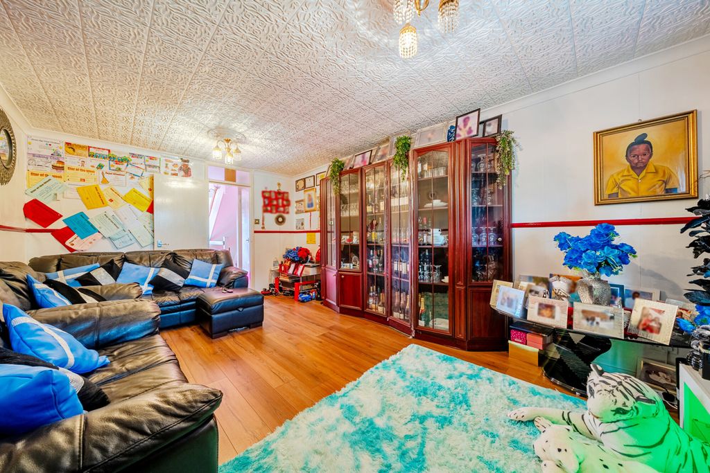 Property photo 3 of 18 1515740-8-6A99983...