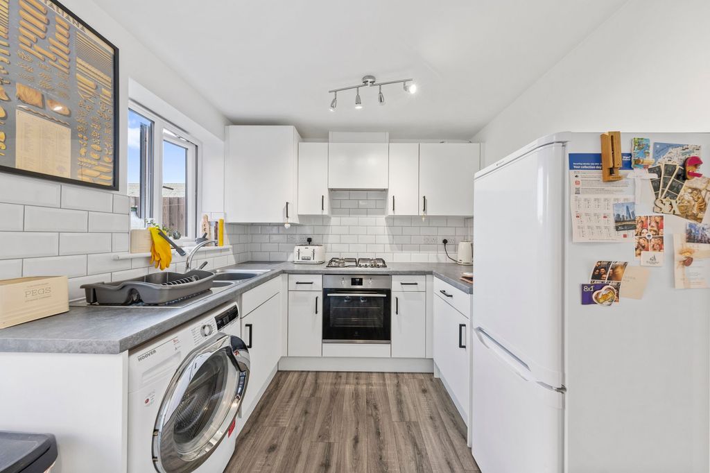 Property photo 2 of 20