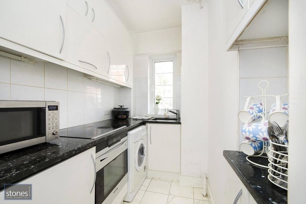 Property photo 2 of 6 Kitchen