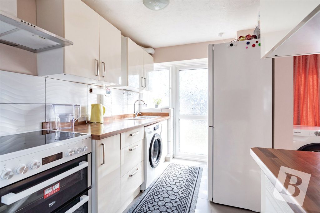 Property photo 3 of 15 Kitchen