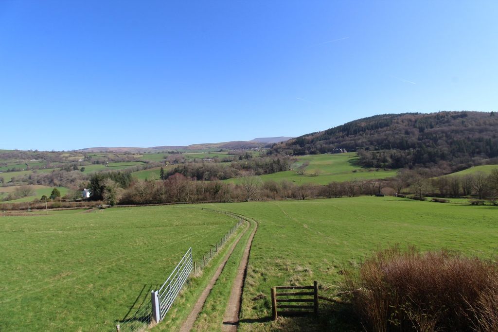 Property photo 3 of 21