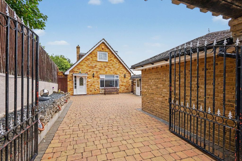Property photo 1 of 29