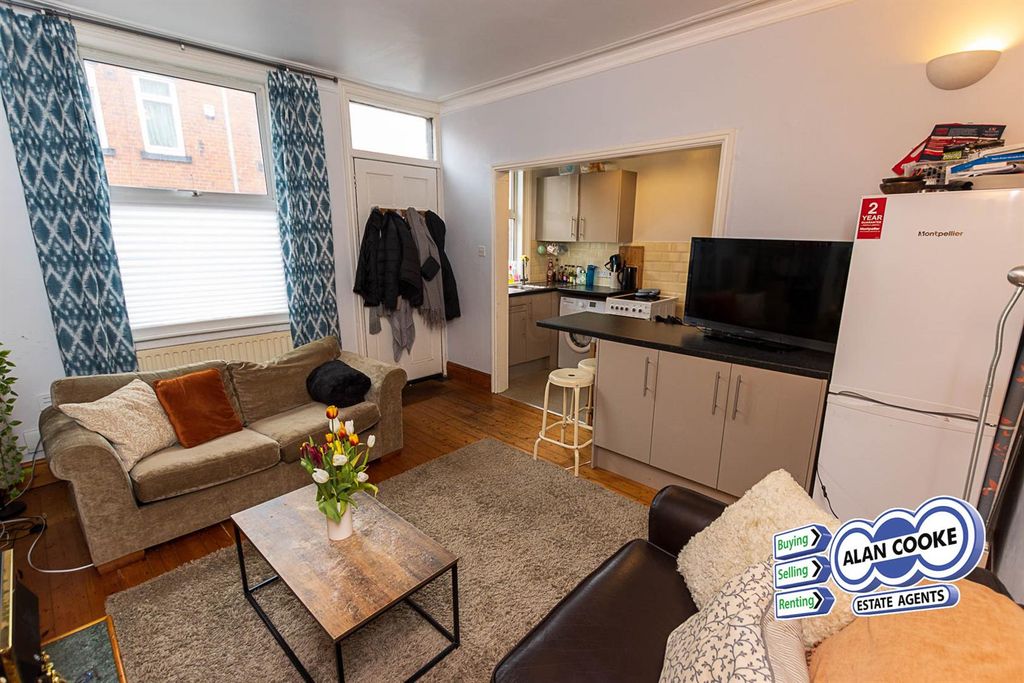 Property photo 1 of 8 Lounge