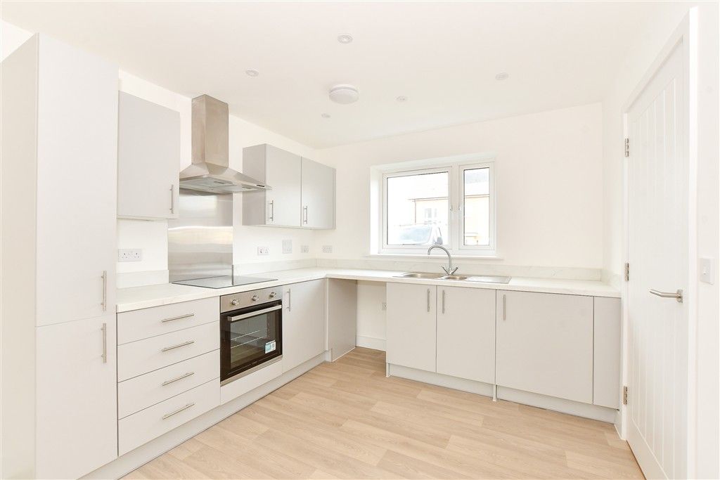 Property photo 3 of 8 Kitchen