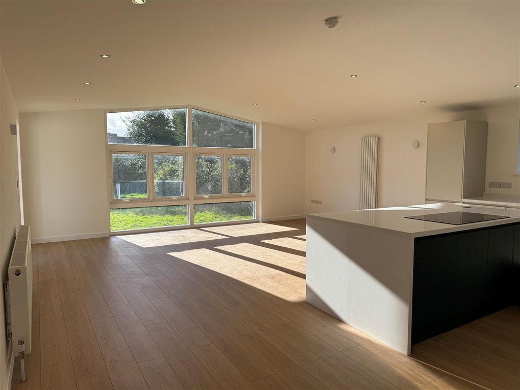 Property photo 3 of 54 Kitchen Open Plan
