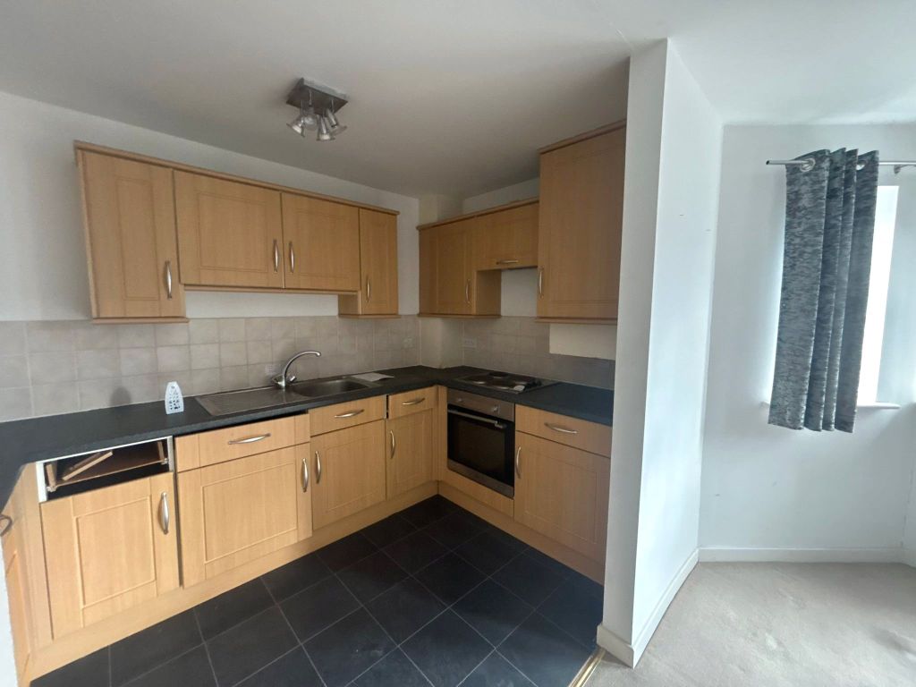 Property photo 3 of 12 Kitchen