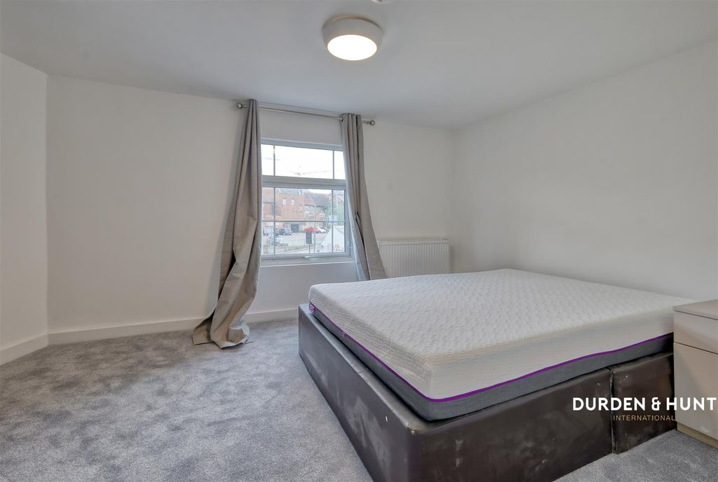 Property photo 2 of 12 Osborne Street