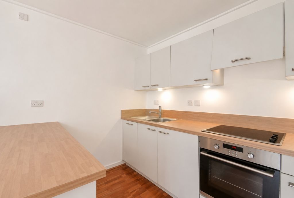 Property photo 2 of 7 Kitchen