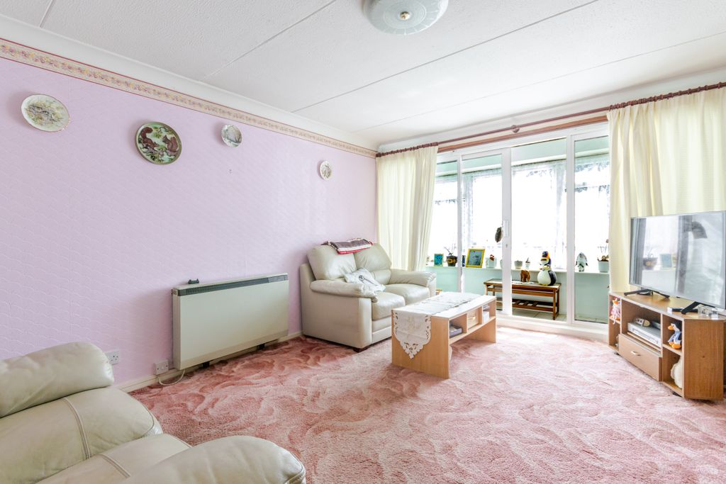 Property photo 3 of 17 Living 1