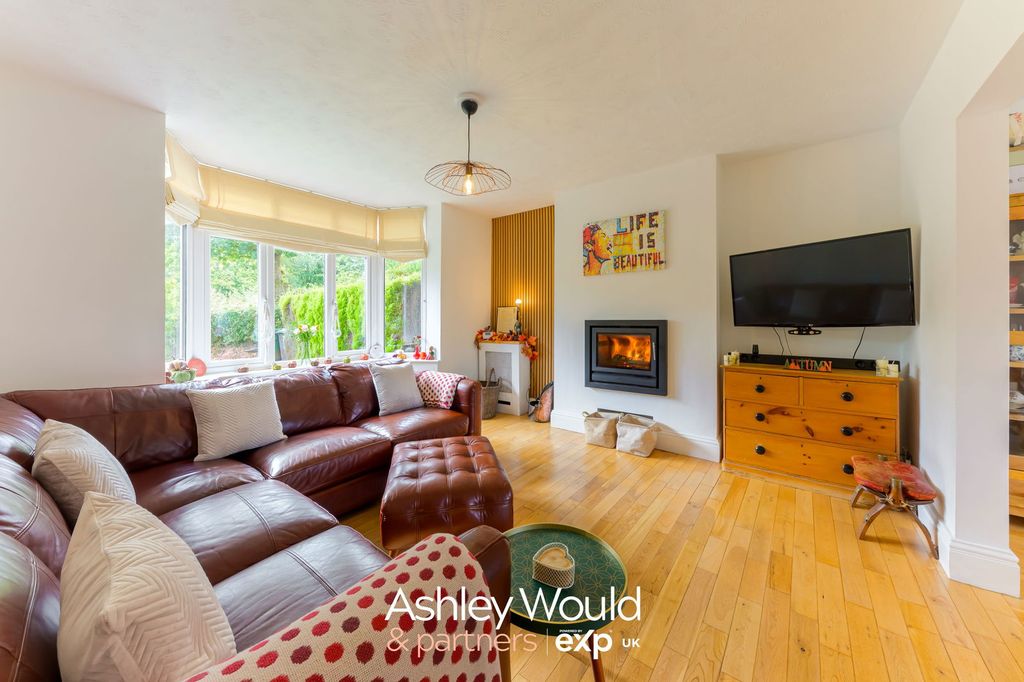 Property photo 2 of 32