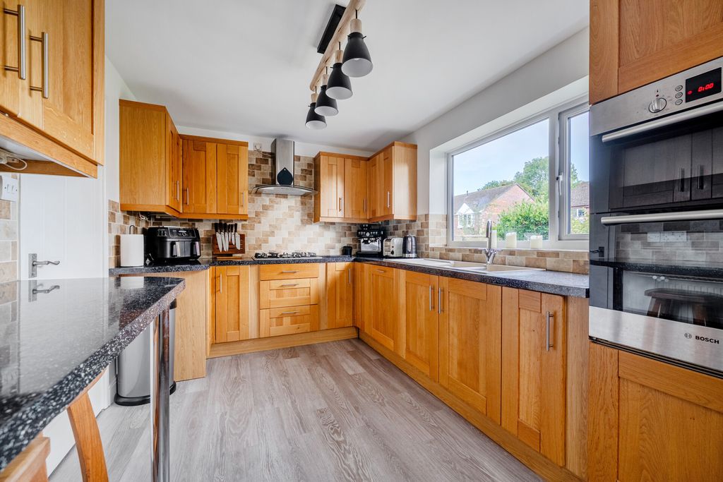 Property photo 3 of 21 1510902-9-1A0258d...