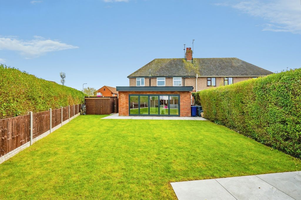 Property photo 2 of 19 Gardens: