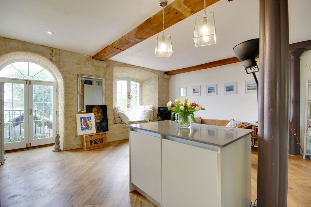 Property photo 3 of 14 Img_8557-Img_8559