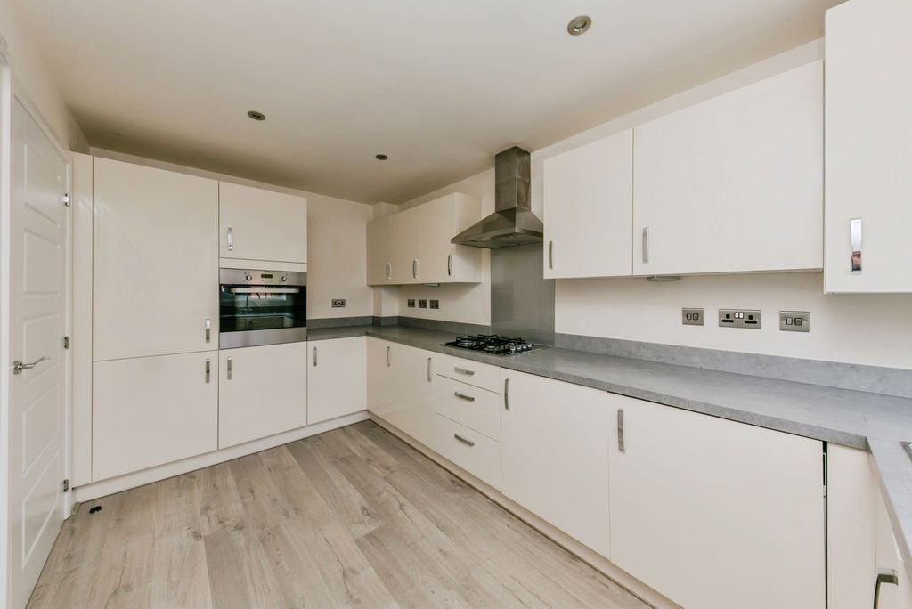 Property photo 3 of 25 Pbox-Img.Jpg