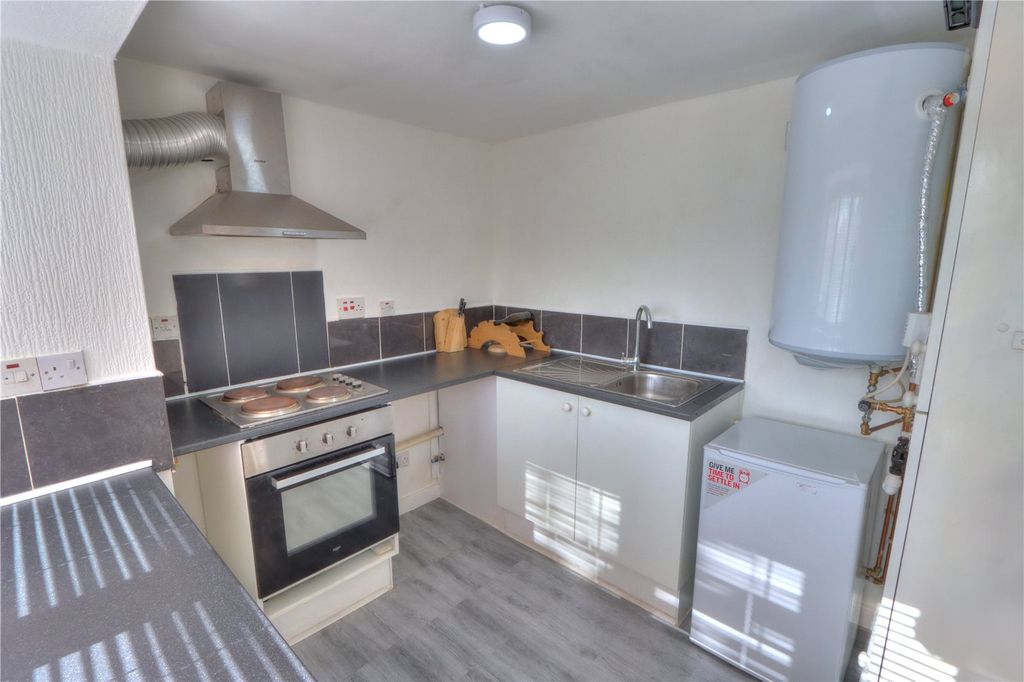 Property photo 3 of 8 Picture No. 11