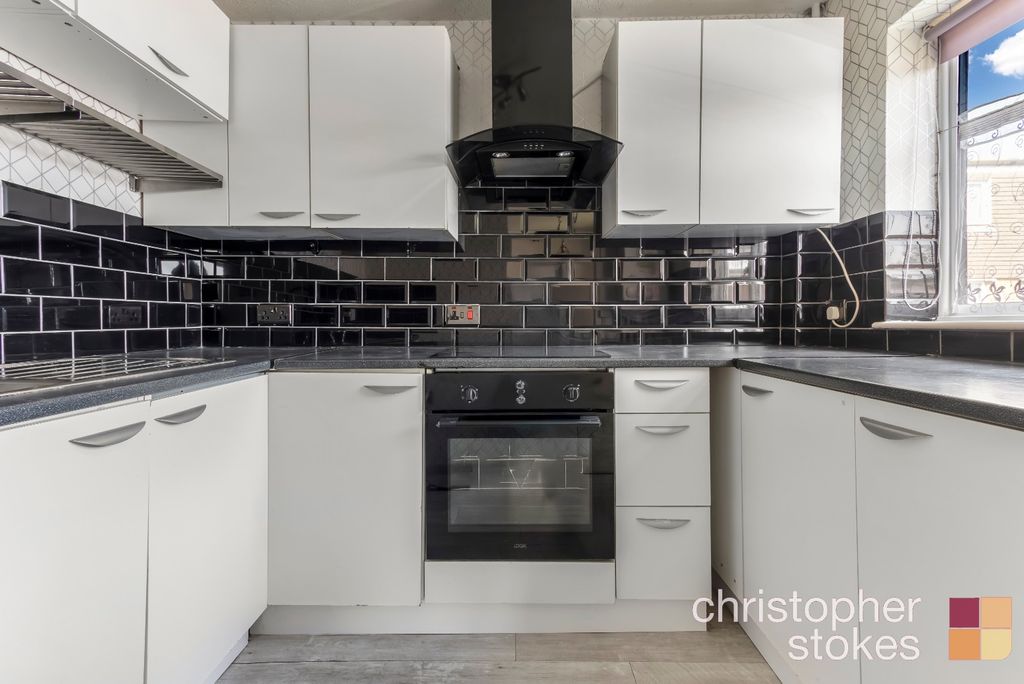 Property photo 3 of 14 4525172