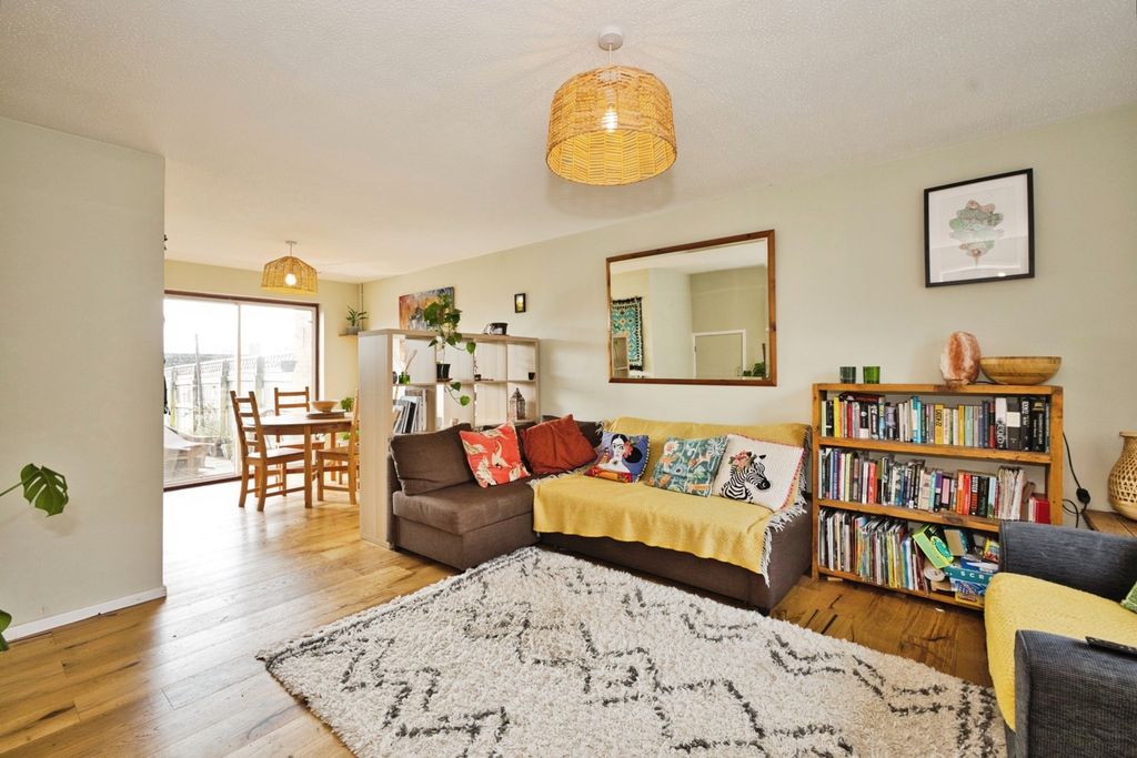 Property photo 2 of 19 Pbox-Img.Jpg