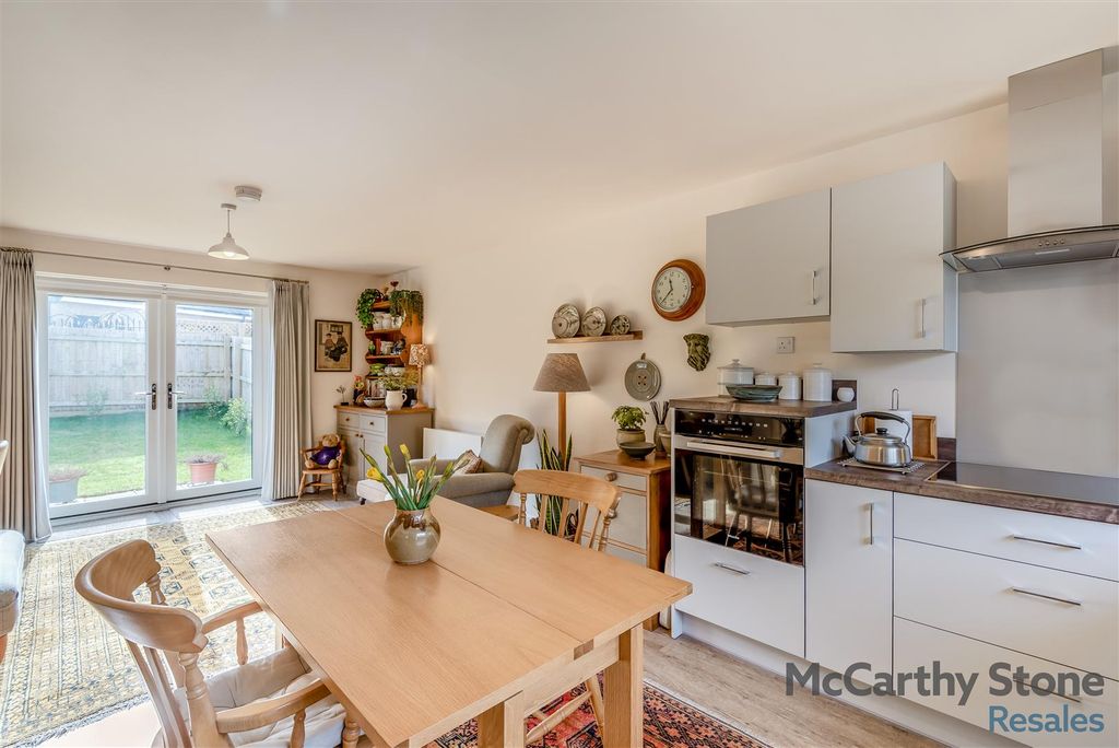 Property photo 3 of 22 8679988-Interior08.Jpg