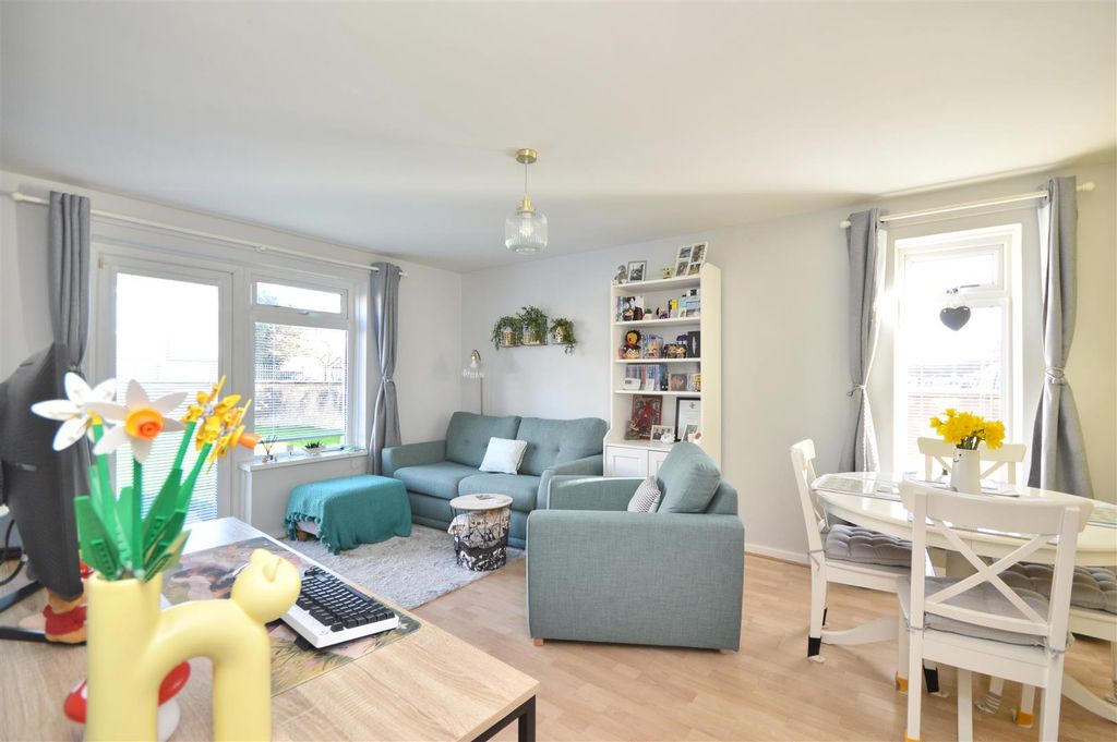 Property photo 2 of 12 Sitting / Dining Room