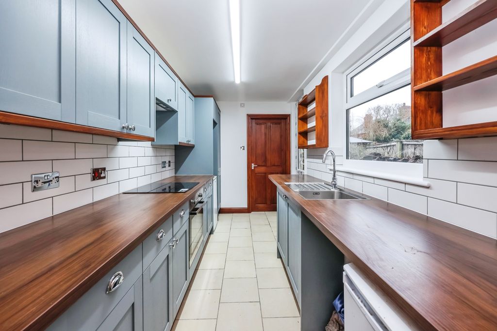Property photo 3 of 17 Kitchen