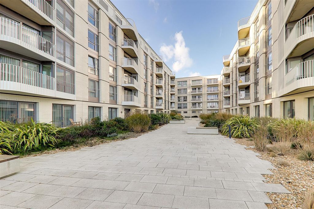 Property photo 1 of 18 Outside 3.Jpg