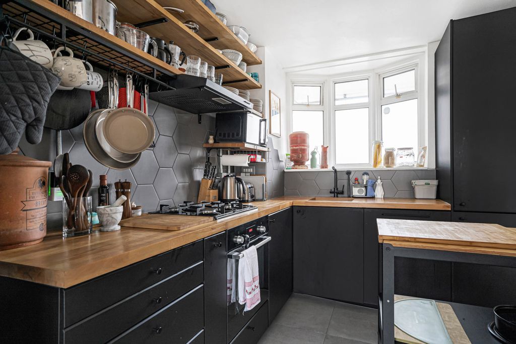 Property photo 2 of 18 Kitchen