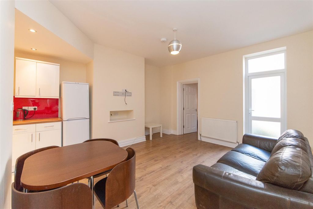Additional image 16 of 6 bed flat for saleAmble Grove, Sandyford, Newcastle Upon Tyne NE2