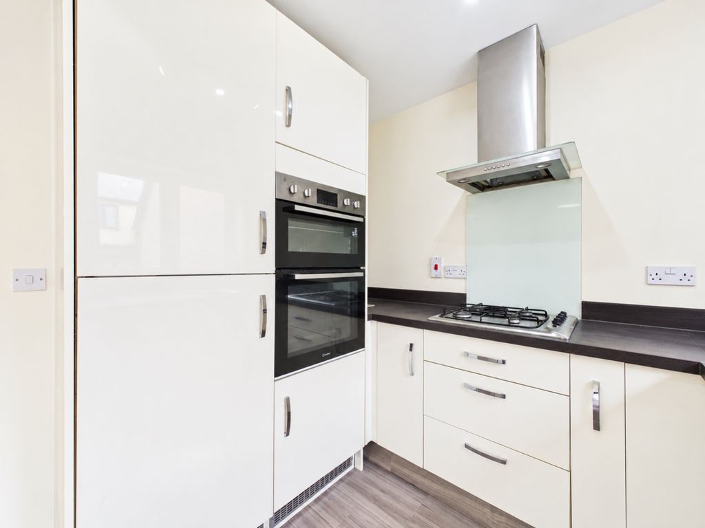 Property photo 3 of 15 Kitchen 4