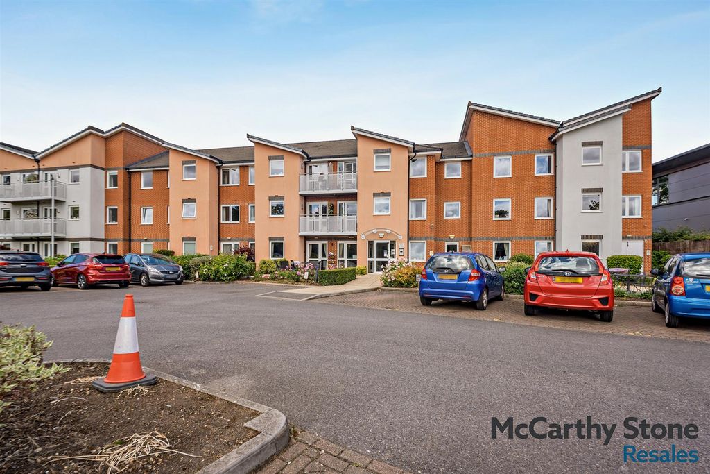 Additional image 24 of 2 bed flat for saleBenedict Court, Western Avenue, Newbury, Berkshire RG14