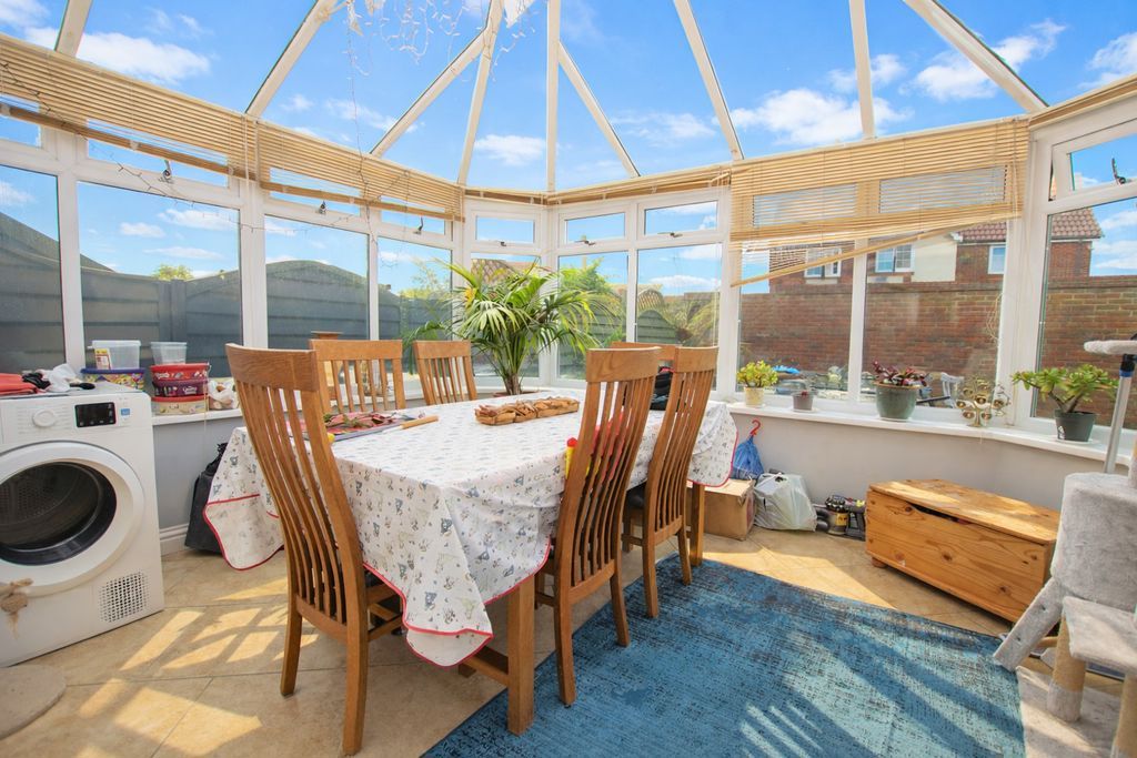 Property photo 2 of 16 Conservatory