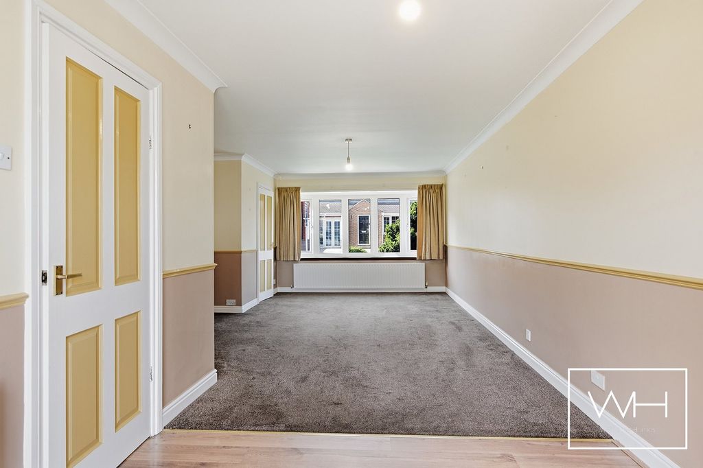 Property photo 3 of 19 13 Saint Christopher_S, Cusworth 07