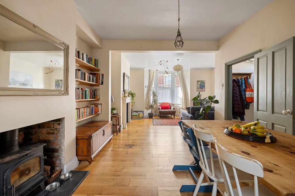 Property photo 3 of 38 Char8276.Jpg