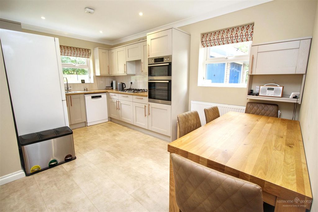 Property photo 2 of 18 Kitchen Breakfast Room
