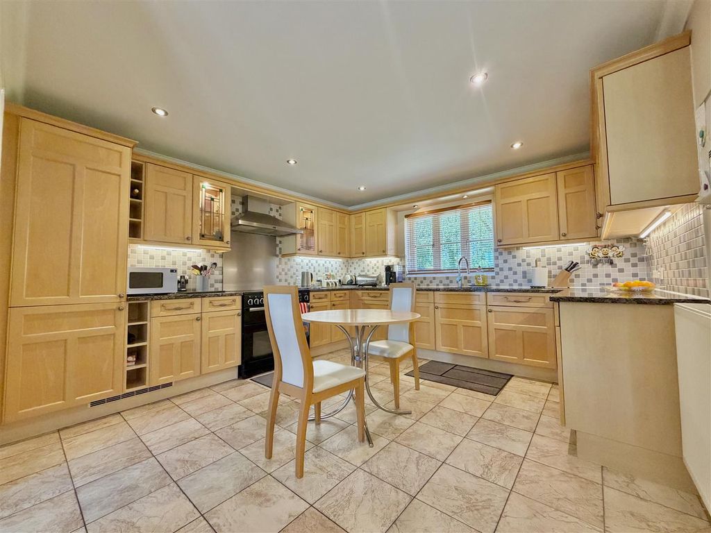 Property photo 2 of 27