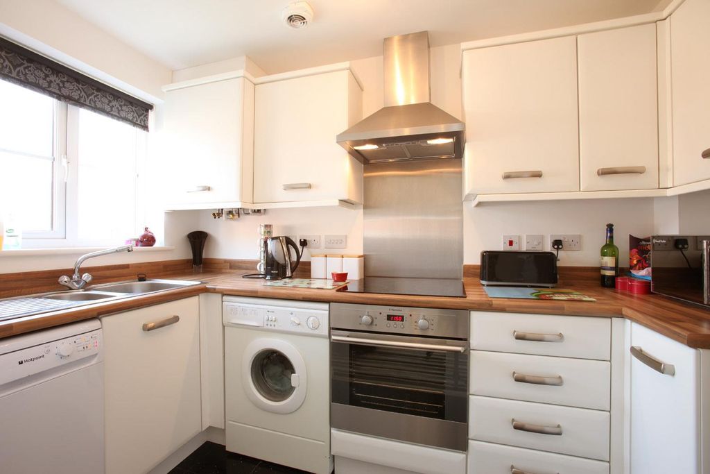 Property photo 2 of 9 110 Ffordd Nowell 8760.Jpg