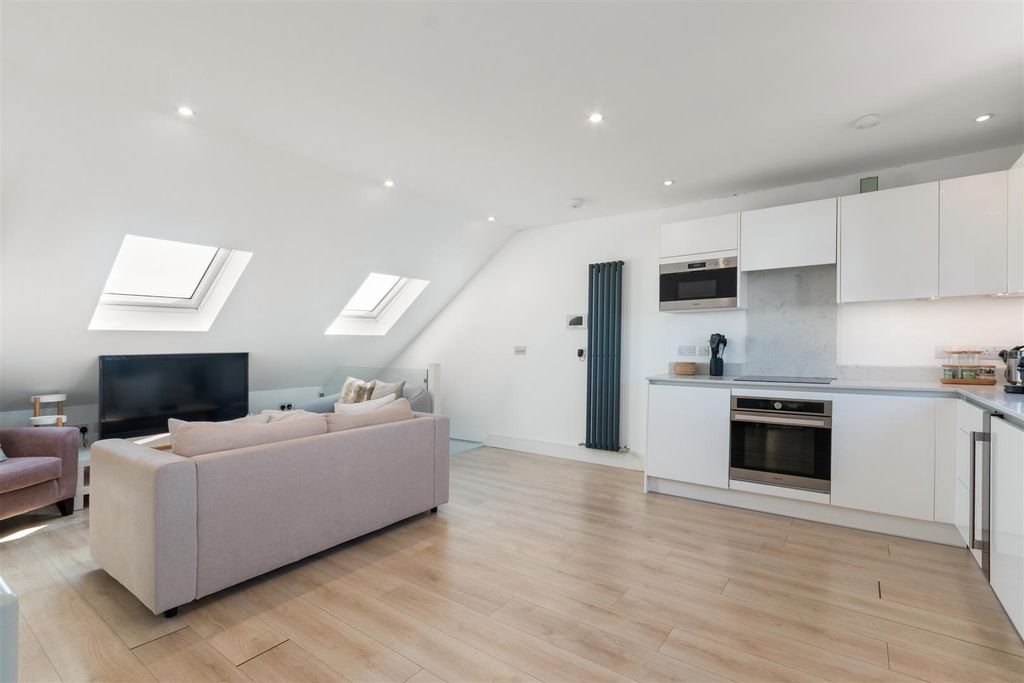 Property photo 1 of 10 Martin Way