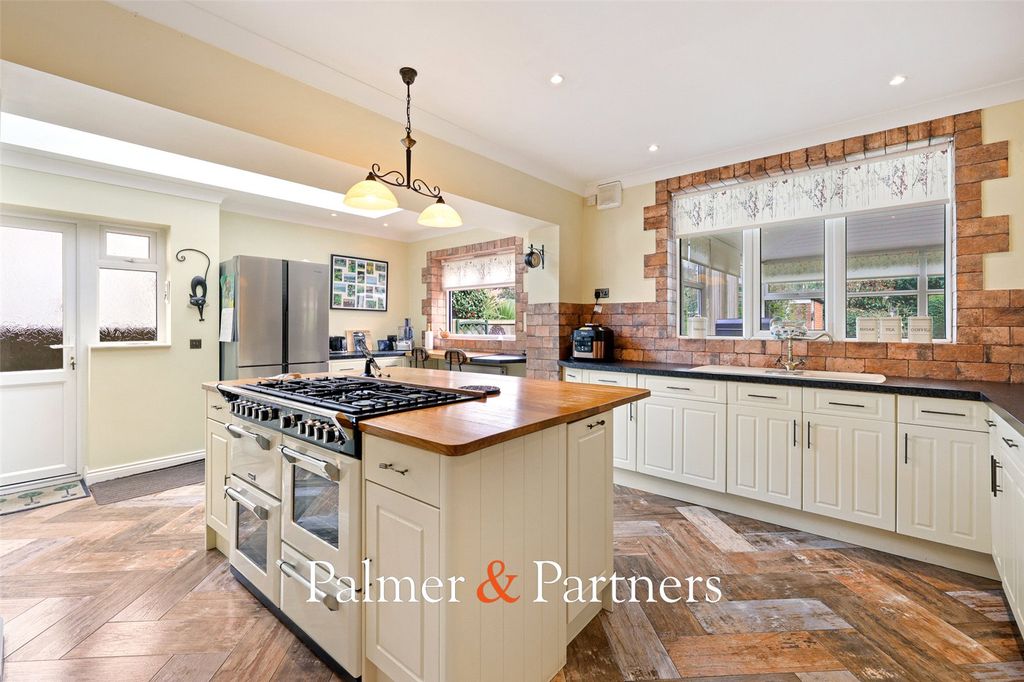 Property photo 2 of 29 Picture No. 19