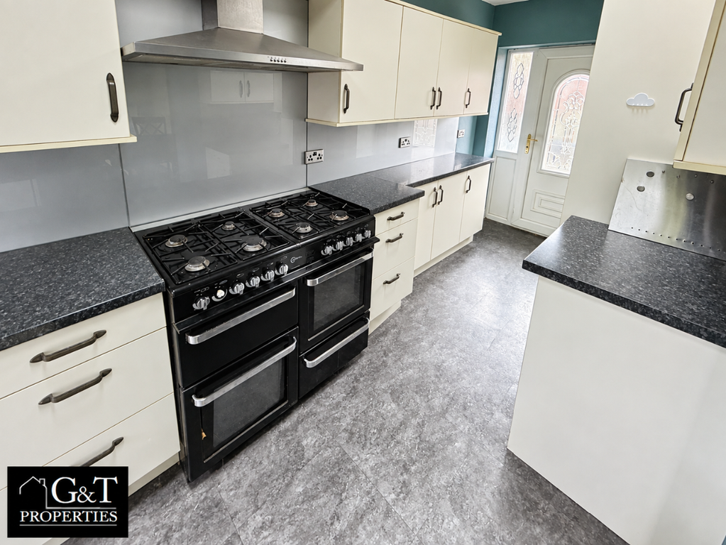 Property photo 2 of 20 Kitchen