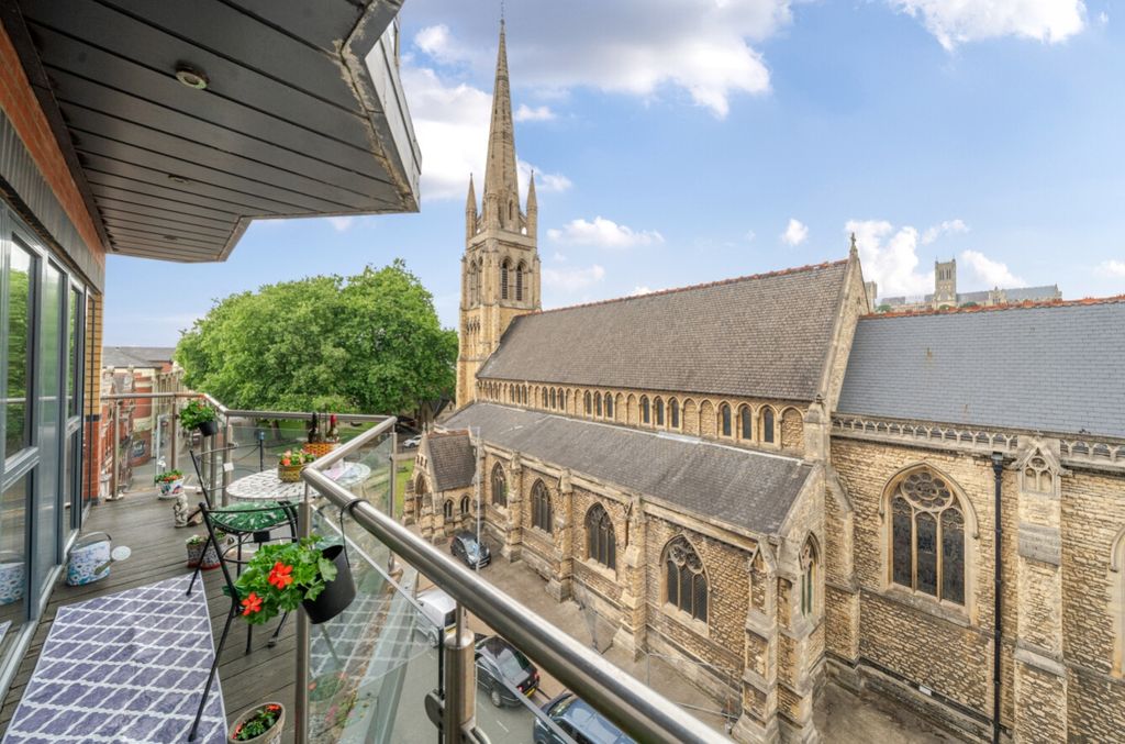 Property photo 2 of 21 1310516-19-684Aea7E3A4A0