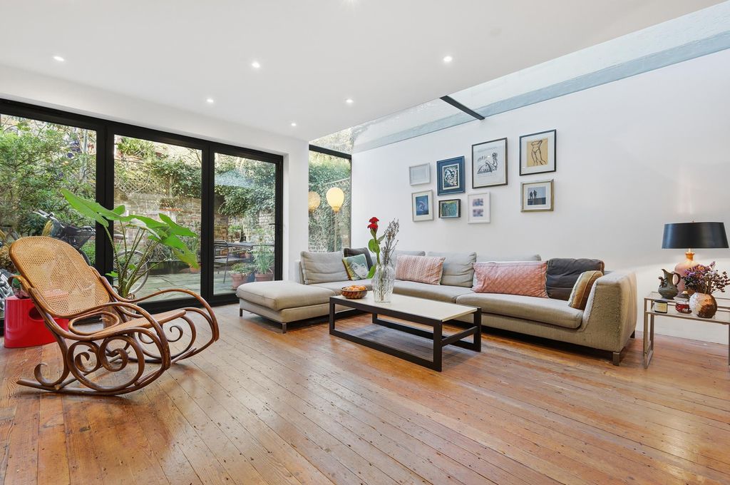 Property photo 3 of 18 Image