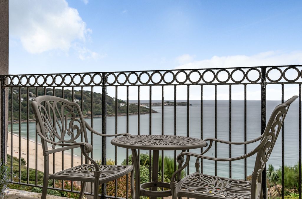 Property photo 1 of 25 Balcony