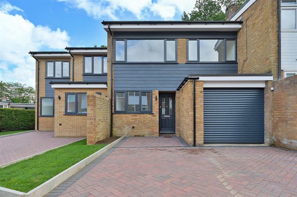 Property photo 1 of 12 1 Wells Close-25.Jpg